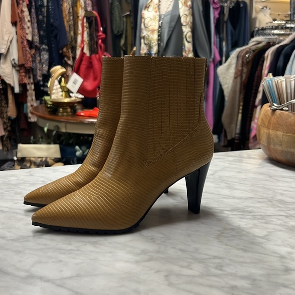 Donald J Pliner Deniz 82 Leather Pointed Toe Ankle Boot NEW Size 7.5 - Picture 3 of 12